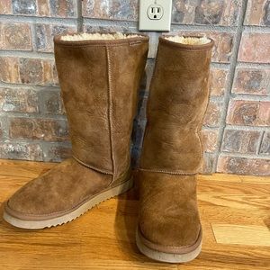 Women’s winter boots size 10